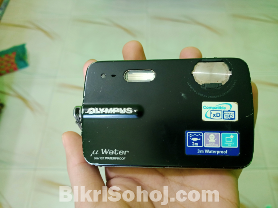 Olympus μ-550WP Waterproof Digital Camera (Broken/For Parts)